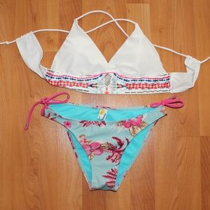 Women's Sz M Floral Tribal Bikini Swimsuit Blue